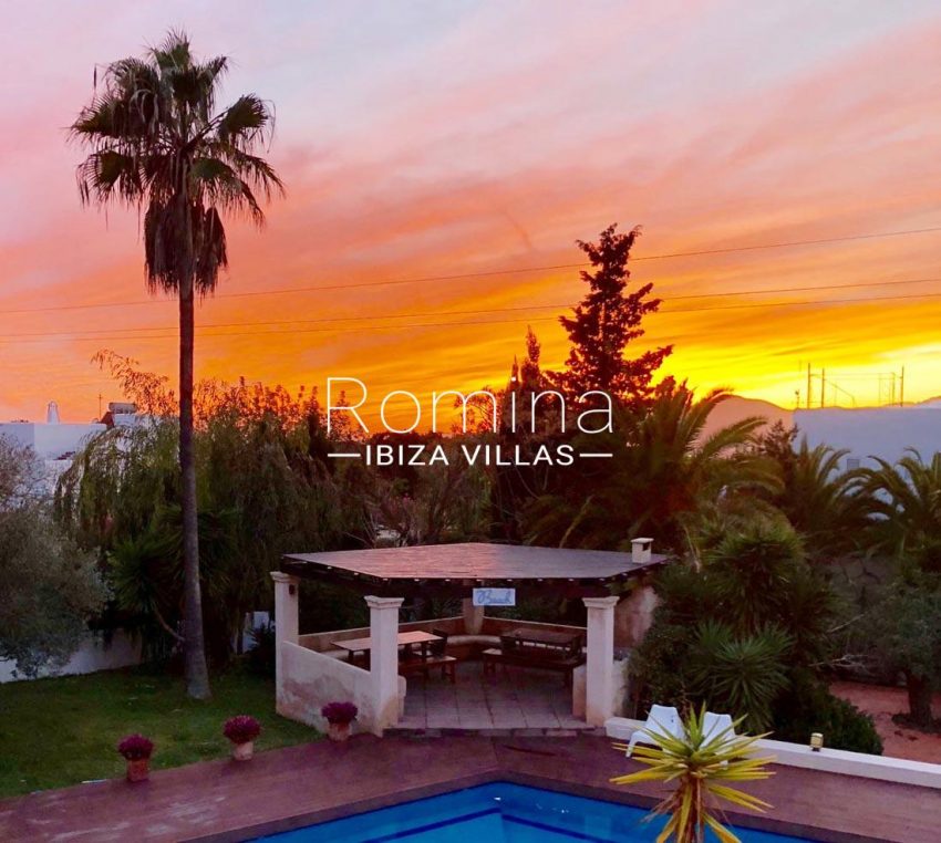 villa handia ibiza-2pool house sunset