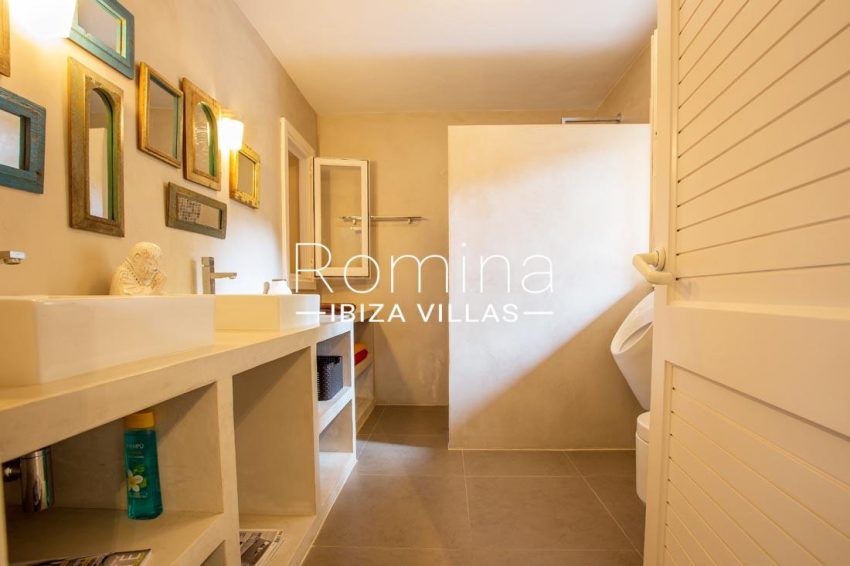 villa handia ibiza-5shower room2