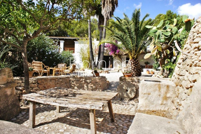 finca gibert ibiza-2outdoor dining area