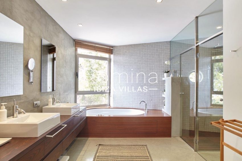 villa somchai ibiza-5bathroom