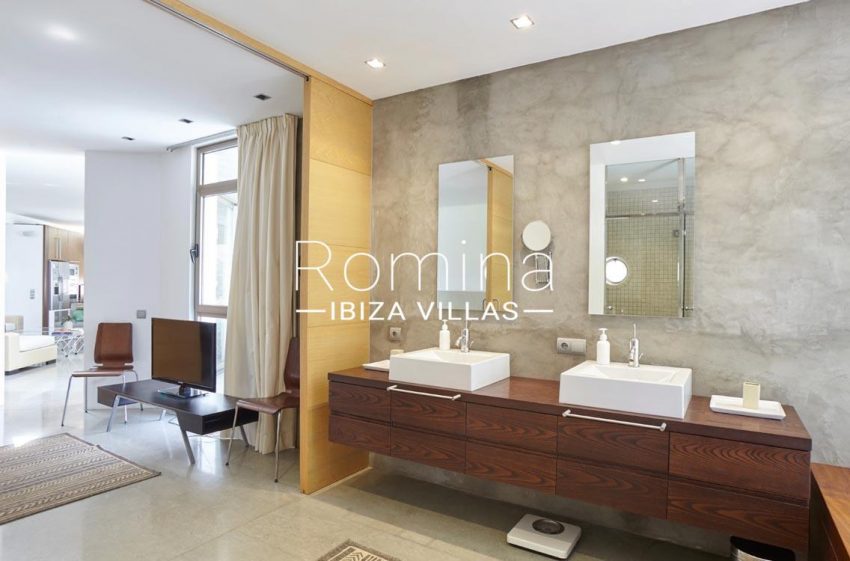 villa somchai ibiza-shower room2