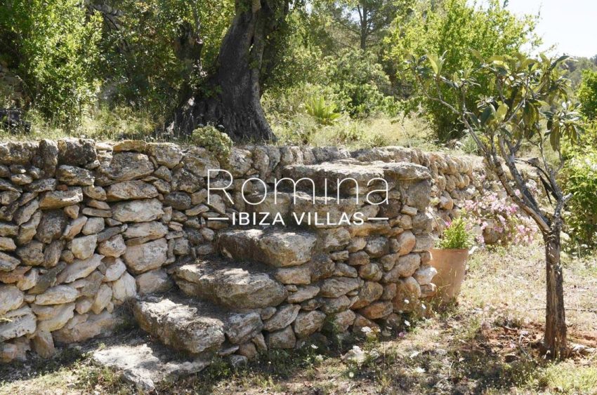 finca bridie ibiza-2garden stone stairs