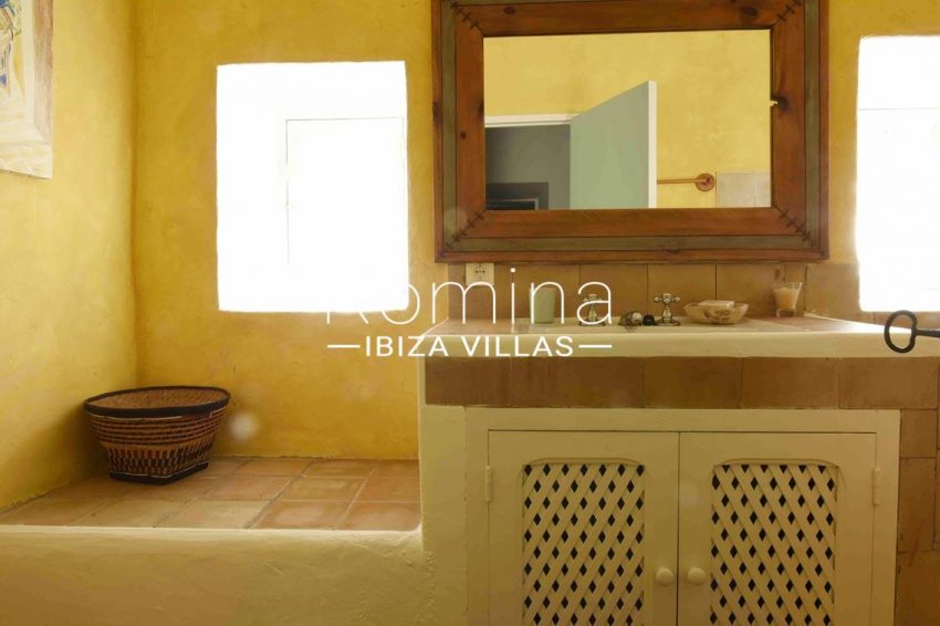 finca bridie ibiza-5bathroom