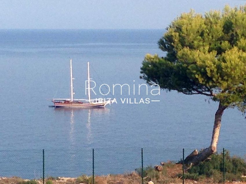 romina-ibiza-villas-rv-878-01-adosado-solis-1sea view boat2
