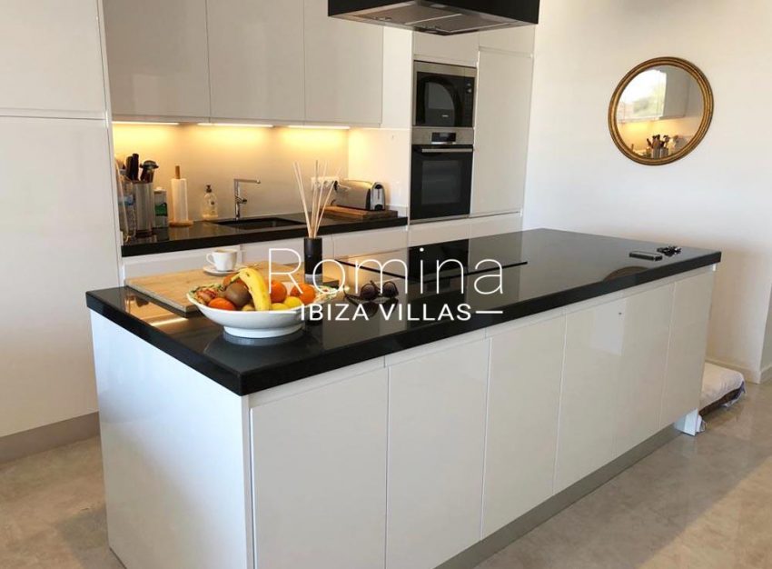 romina-ibiza-villas-rv-878-01-adosado-solis-3zkitchen1