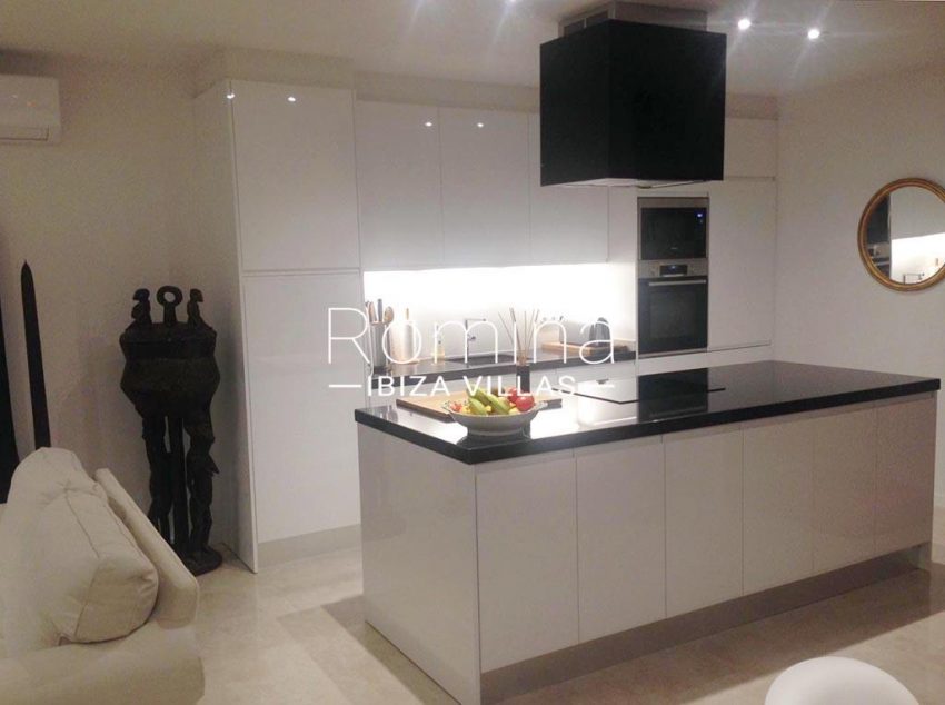 romina-ibiza-villas-rv-878-01-adosado-solis-3zkitchen2