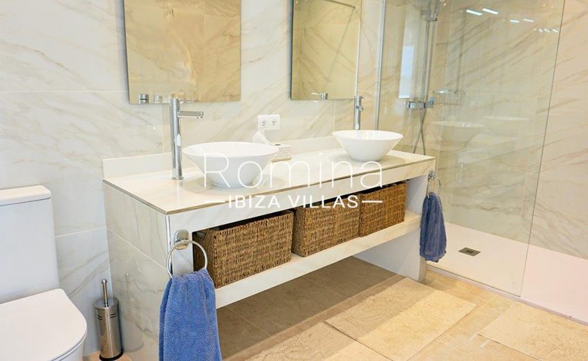 romina-ibiza-villas-rv-878-01-adosado-solis-5shower room2