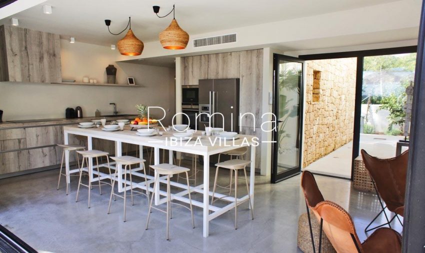 villa ambar ibiza-3zkitchen dininga rea