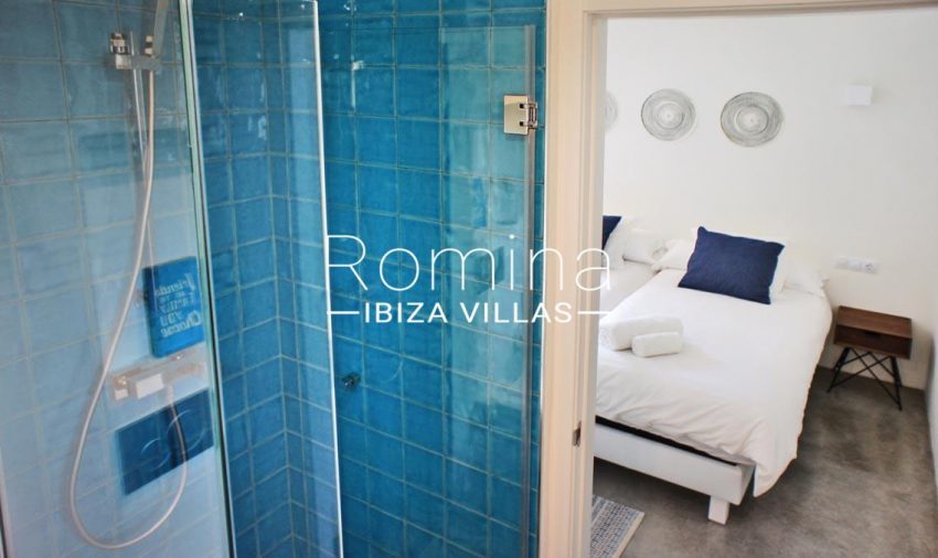 villa ambar ibiza-4bedroom4 shower room