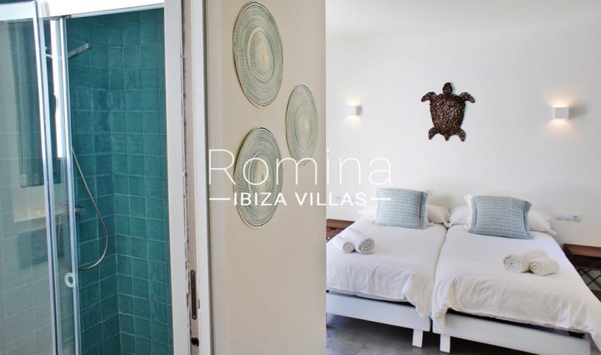 villa ambar ibiza-4bedroom5 shower room