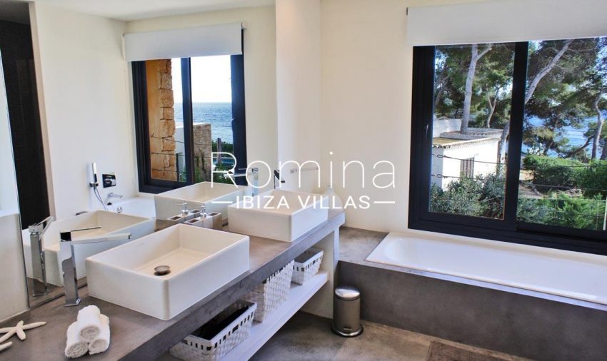 villa ambar ibiza-5bathroom sea view