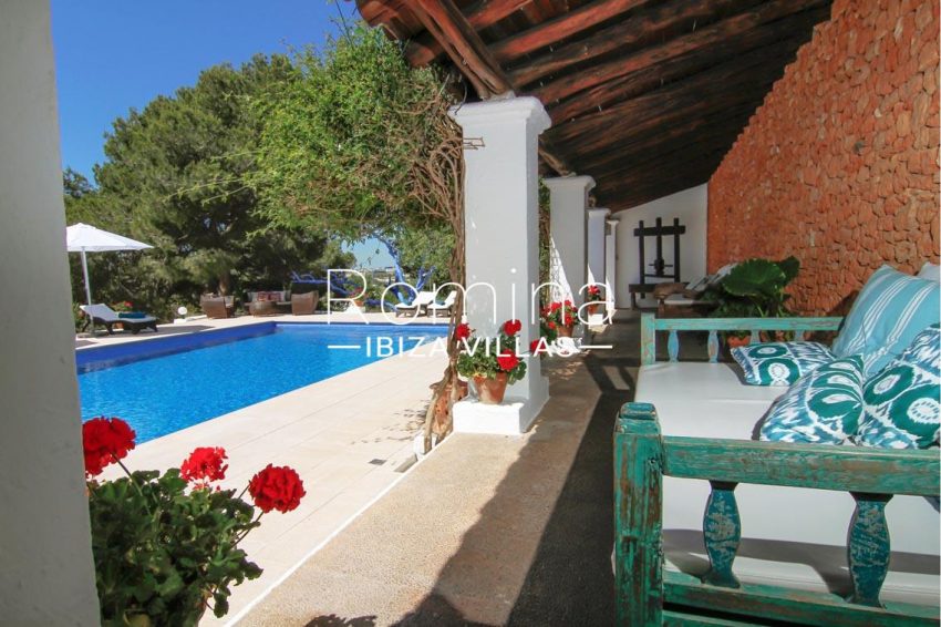 villa begonia ibiza-2pool porch daybed