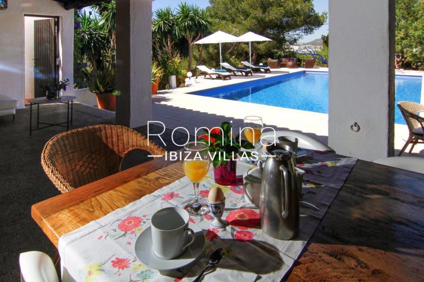 villa begonia ibiza-2pool porch dining area2