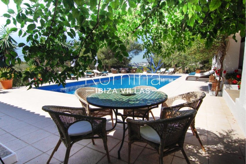 villa begonia ibiza-2pool terrace dining area