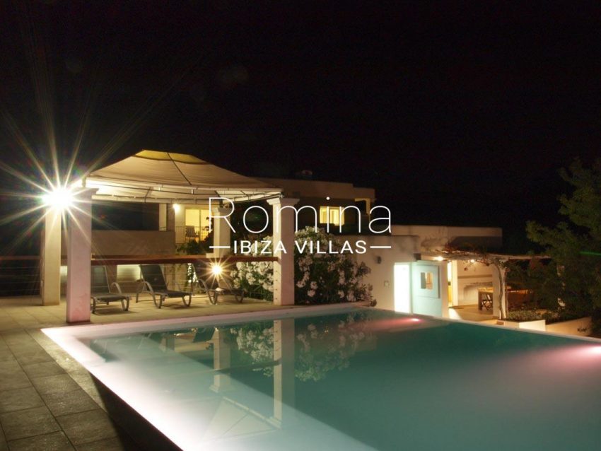 casa pouas ibiza-2pool by night