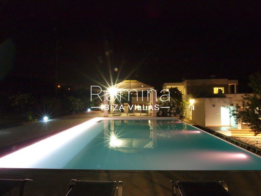 casa pouas ibiza-2pool by night2