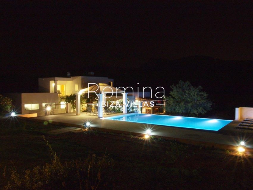 casa pouas ibiza-2pool by night3