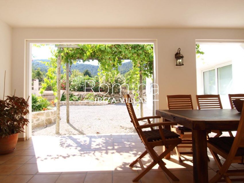 casa pouas ibiza-3summer dining area2