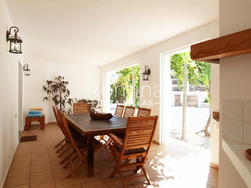 casa pouas ibiza-3summer dining area3