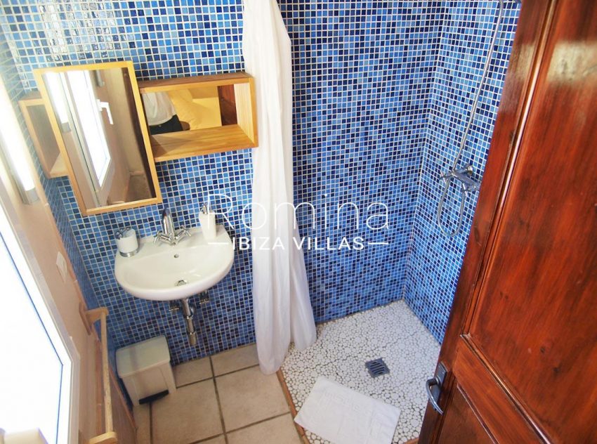 casa vergel ibiza-5shower room