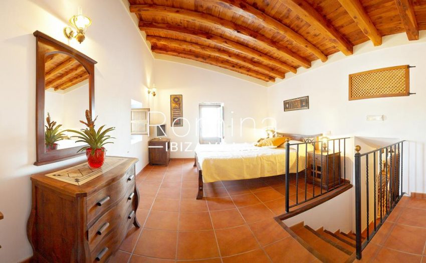 finca kanya ibiza-4bedroom upstairs