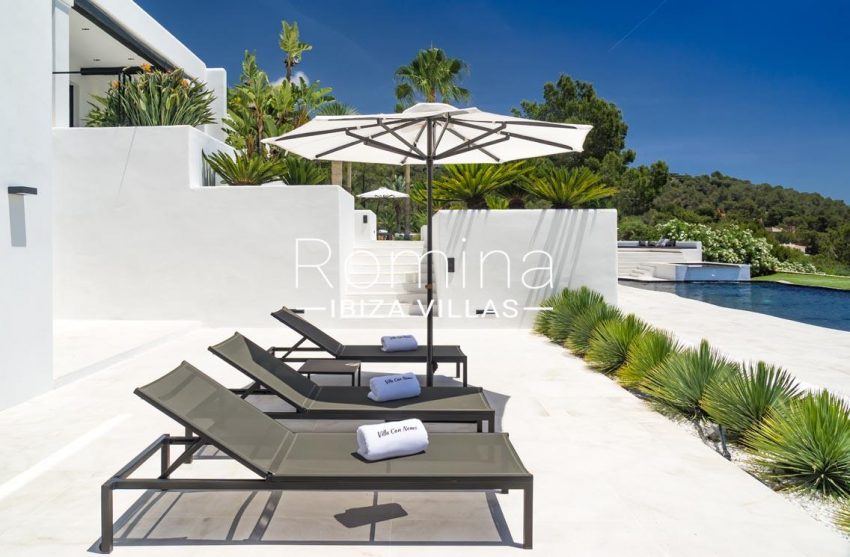 villa mar blau ibiza-2pool terraces deck beds