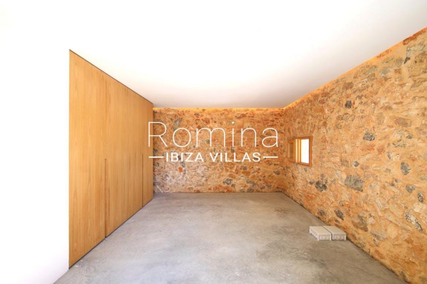 can fogana ibiza-4bedroom stone walls wardrobe