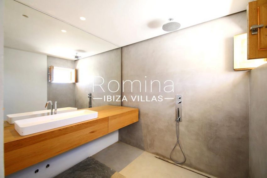 can fogana ibiza-5shower room2