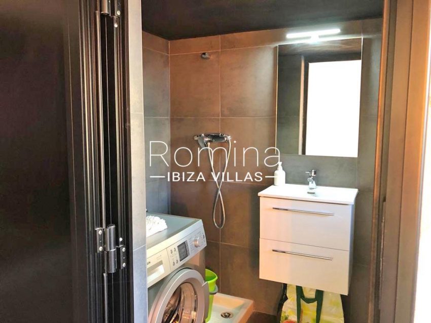 apto dila ibiza-5shower room
