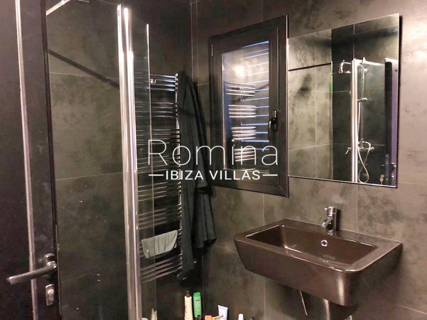 apto dila ibiza-5shower room2