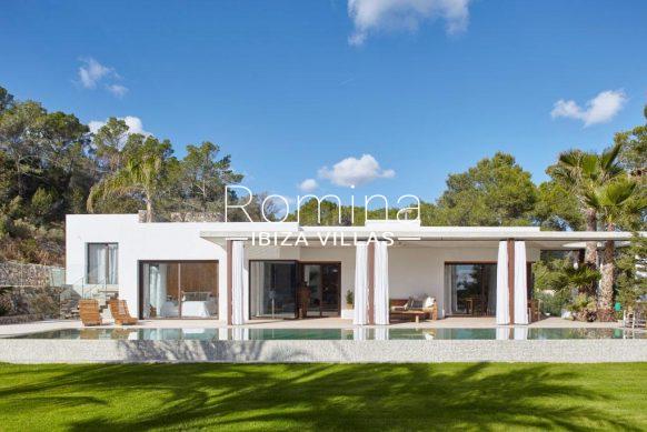 RV587 VILLA ESMERALDA