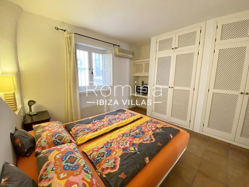 romina-ibiza-villas-rv-667-29-duplex-mary-4bedroom1 wardrobe