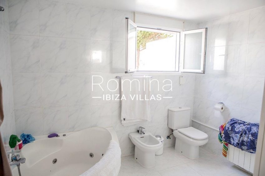 romina-ibiza-villas-rv-767-11-apto-alba-5bathroom
