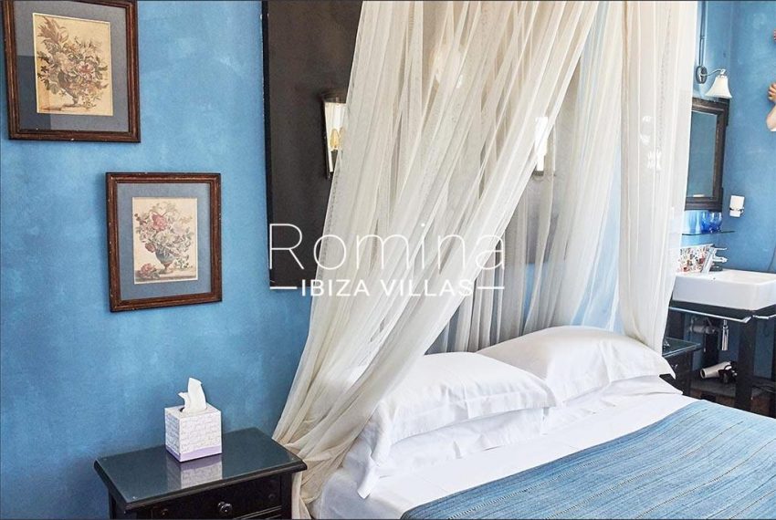 romina-ibiza-villas-rv-813-62-guest-house-andrea-4bedroom blue