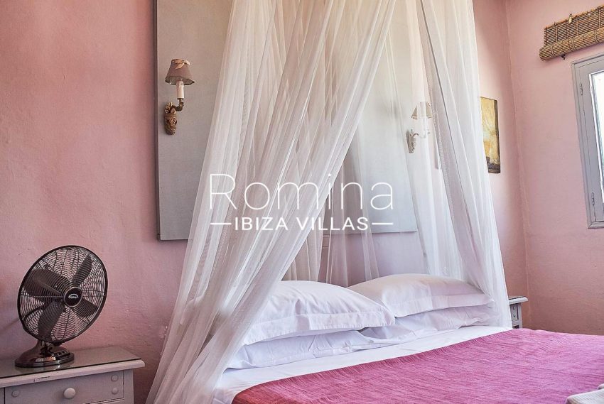 romina-ibiza-villas-rv-813-62-guest-house-andrea-4bedroom pink