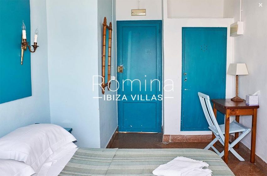 romina-ibiza-villas-rv-813-62-guest-house-andrea-4bedroom turquese blue3