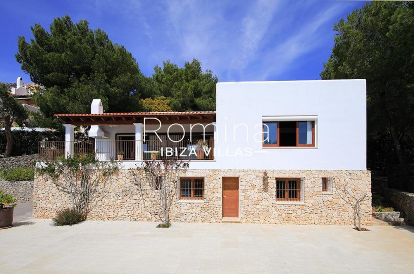 romina-ibiza-villas-rv-893-81-villa-mimosa-2facade