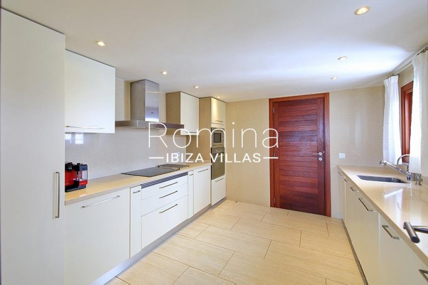 romina-ibiza-villas-rv-893-81-villa-mimosa-3zkitchen