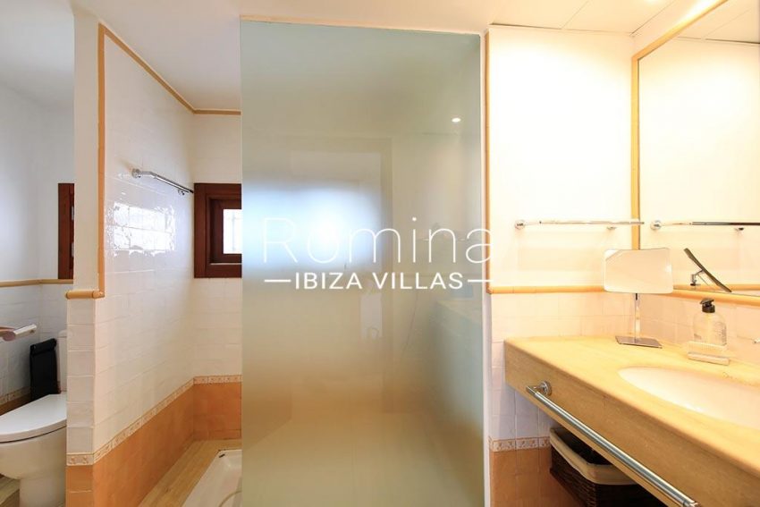 romina-ibiza-villas-rv-893-81-villa-mimosa-5shower room