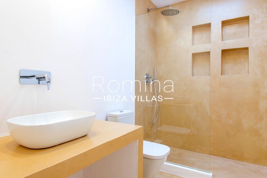 romina-ibiza-villas-rv-916-33-villa-es-paradis-5shower room2 main house