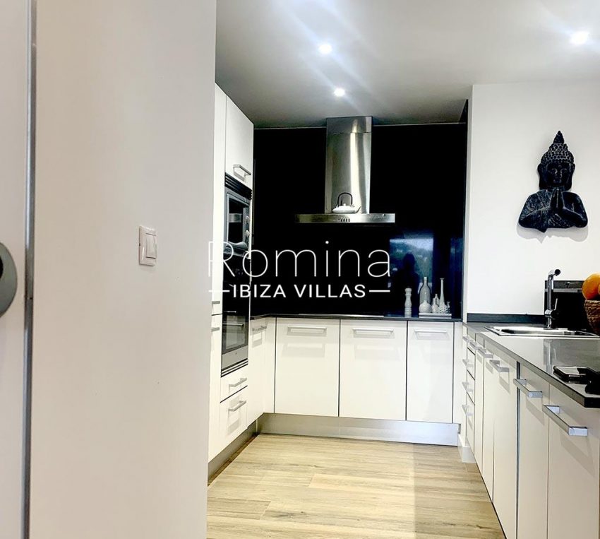 romina-ibiza-villas-rv-922-37-apto-les-terrasses-3zkitchen3