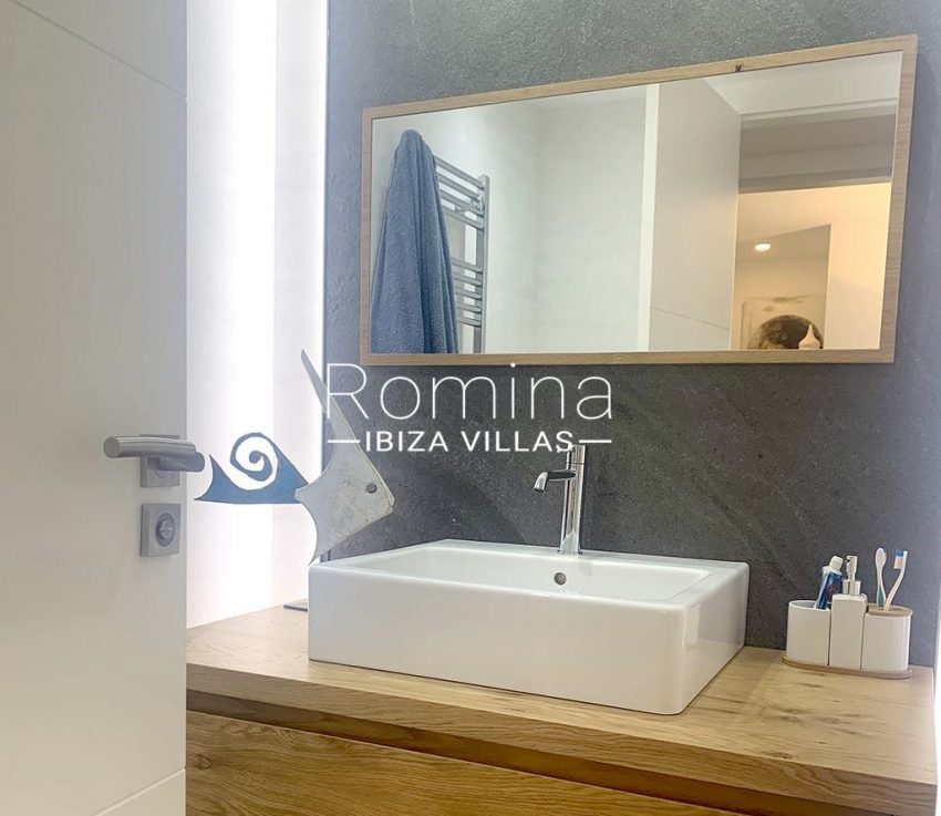 romina-ibiza-villas-rv-922-37-apto-les-terrasses-5sink