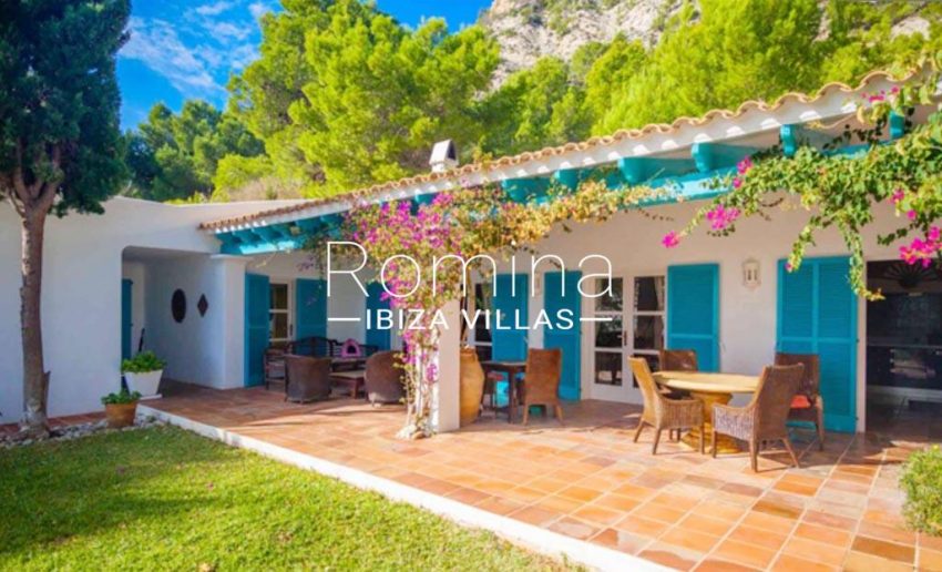 romina-ibiza-villas-rv-897-01-villa-mariola-2porch