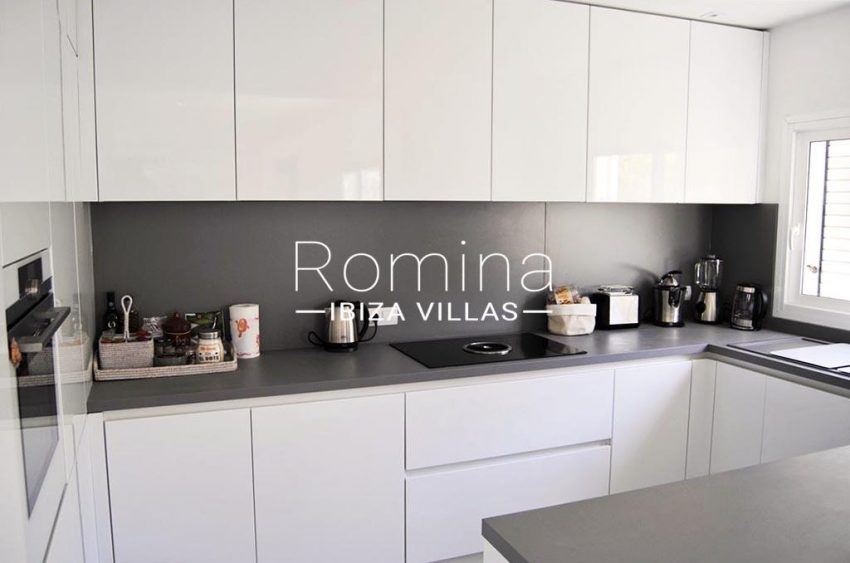 romina-ibiza-villas-rv-923-24-villa-banan-3zkitchen