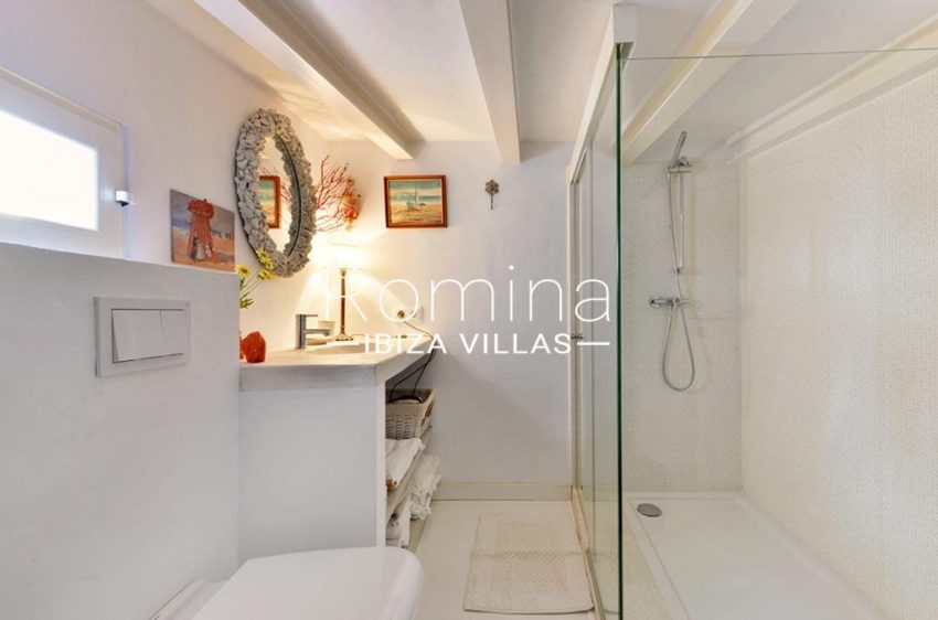 romina-ibiza-villas-rv-935-73-atico-goleta-5shower room2