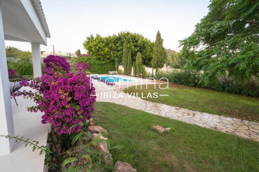 romina-ibiza-villas-rv-936-56-villa-hermone-2pool garden