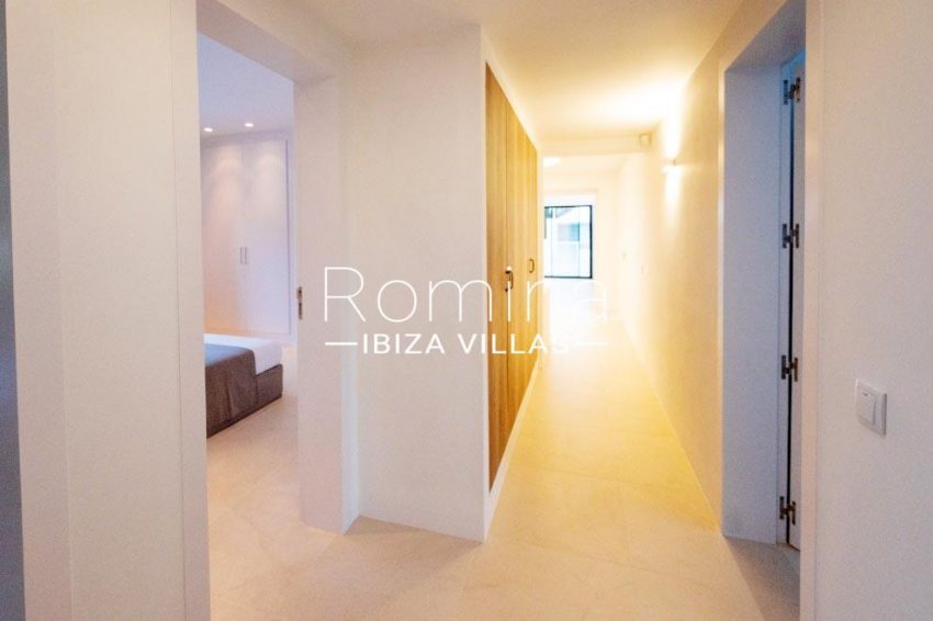 romina-ibiza-villas-rv-936-56-villa-hermone-3corridor