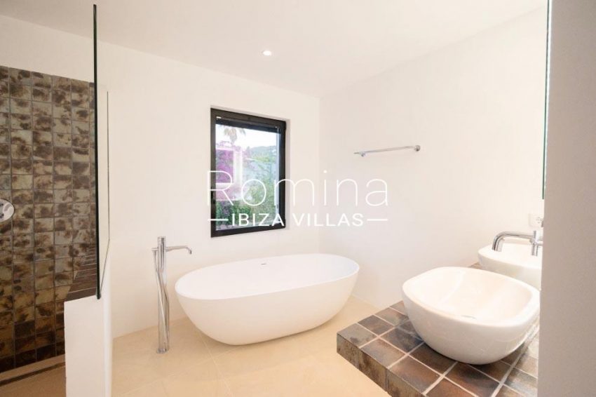 romina-ibiza-villas-rv-936-56-villa-hermone-5bathroom