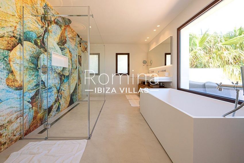 romina-ibiza-villas-rv-937-48-villa-malibu-5bathroom1