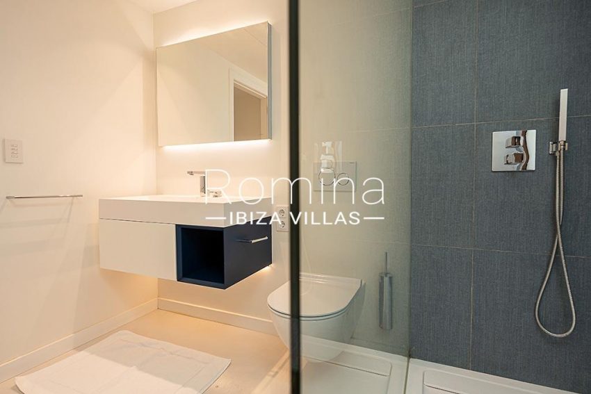 romina-ibiza-villas-rv-937-48-villa-malibu-5shower room